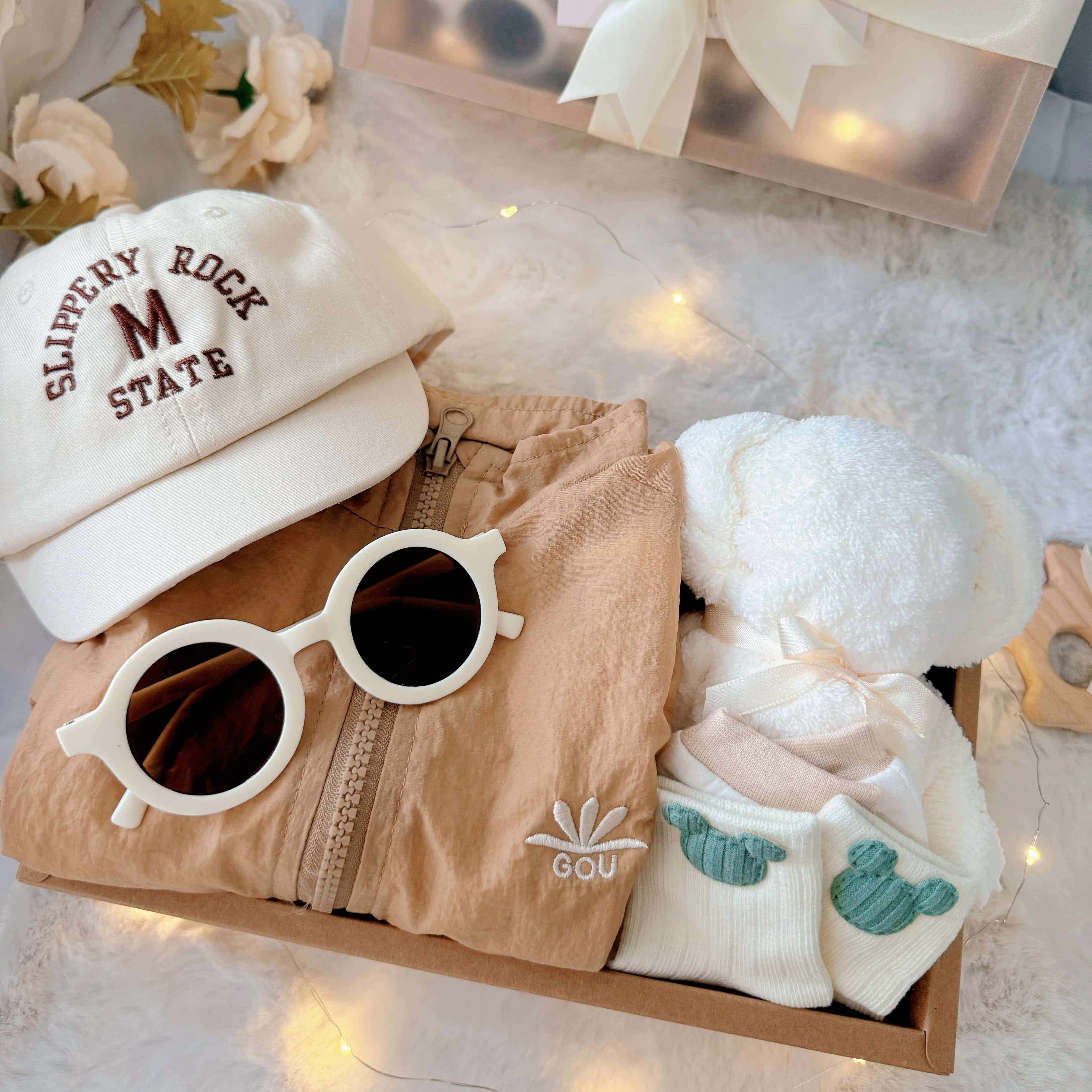 Little Explorer classic baby gift box – includes sunglasses, matching hat, baby socks and towel bear