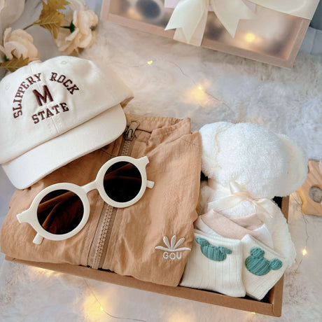 Little Explorer classic baby gift box – includes sunglasses, matching hat, baby socks and towel bear